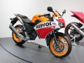 2016-honda-cbr300r-repsol-sport-bike-motorcycle-cbr-300-cc-2