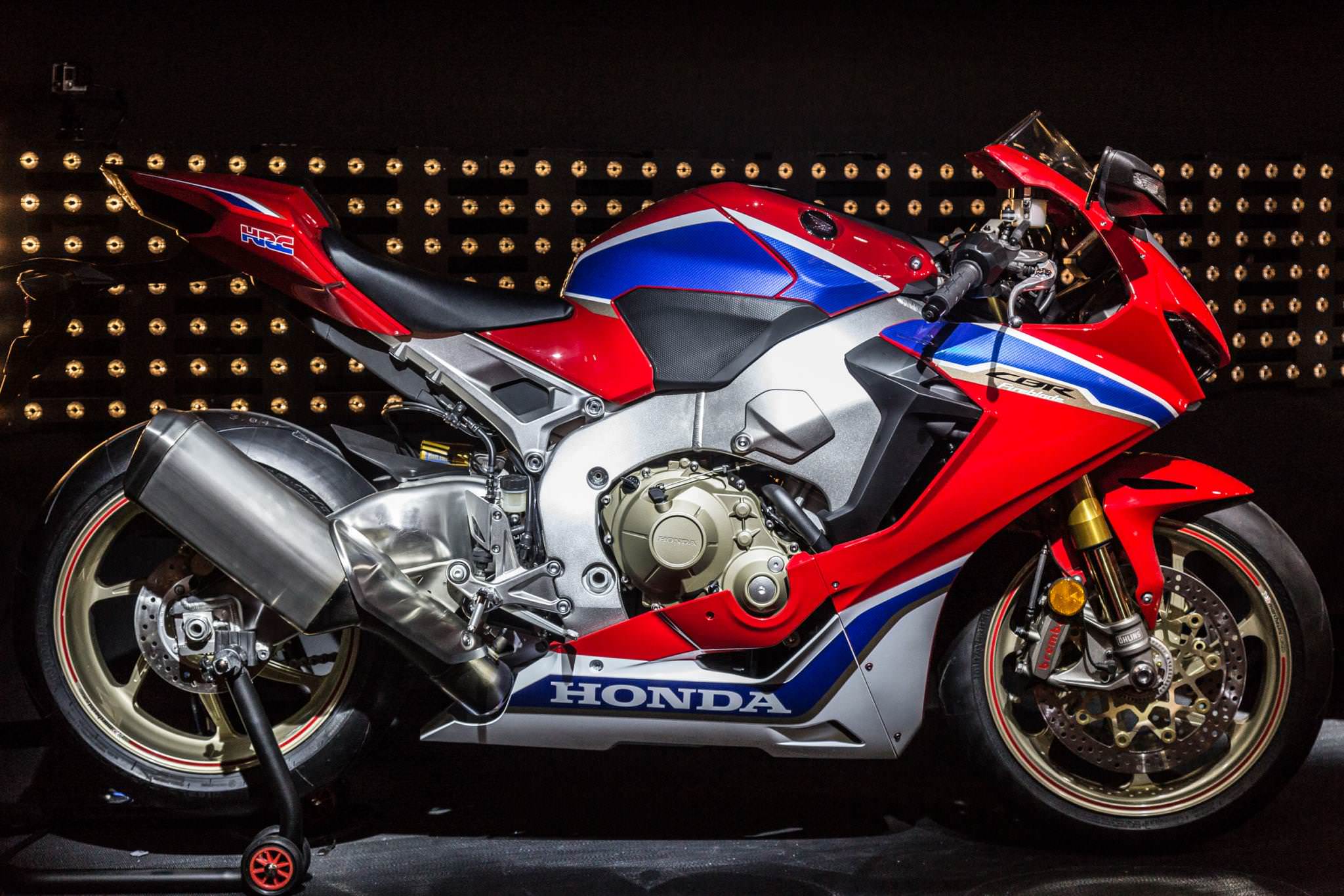 New 17 Honda Cbr1000rr Sp2 Review Of Specs Engine Frame Suspension Details Honda Pro Kevin