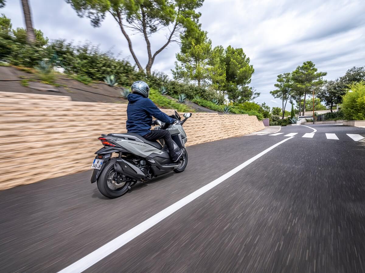 Honda Forza 350: Same Price, Other Options - ZigWheels