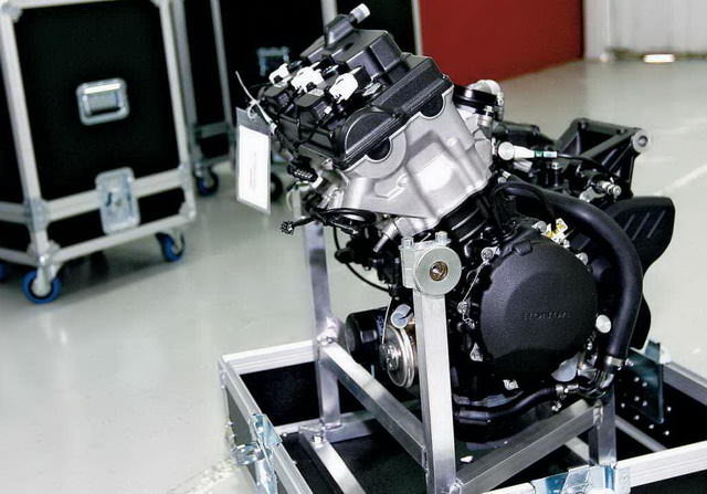Honda CBR600RR Moto2 Race Bike Engine / CBR SuperSport SportBike 600 RR