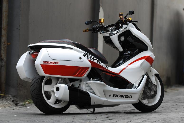 2022 Honda PCX150 Scooter Ride Review Specs MPG 