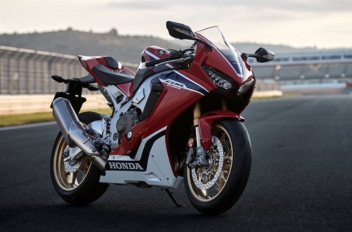 New 17 Honda Cbr1000rr Sp Review Cbr Specs Hp Tq Changes Price Release Date More